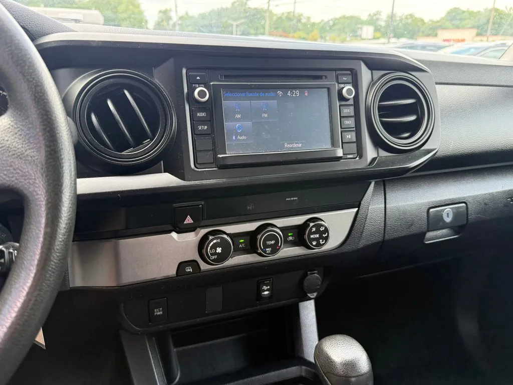 Toyota Tacoma photo 18