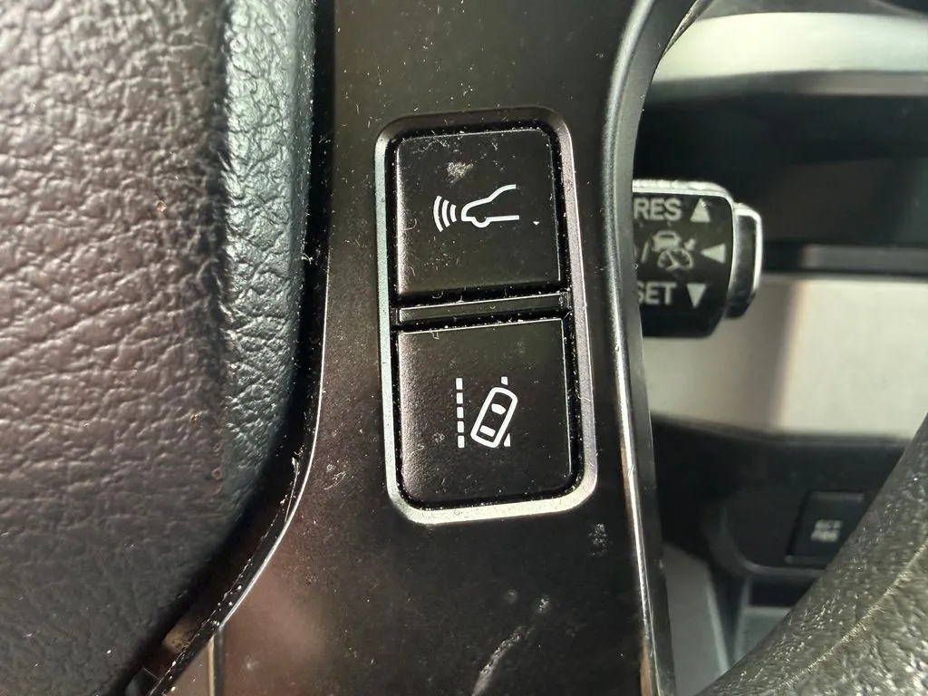 Toyota Tacoma photo 16