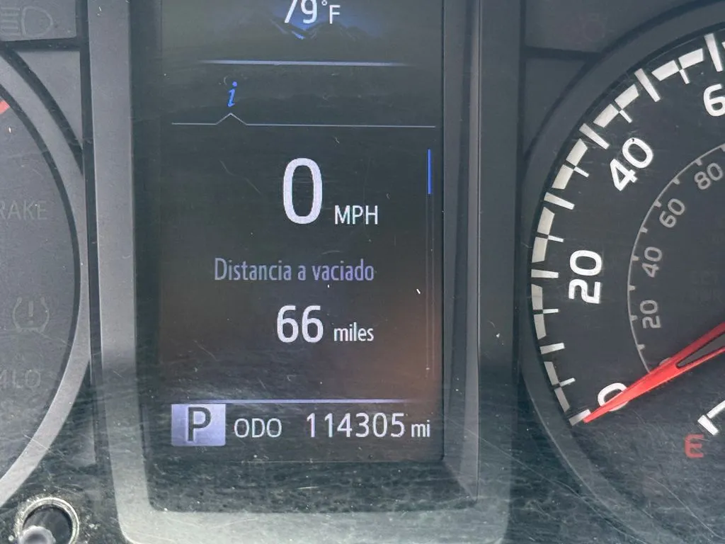 Toyota Tacoma photo 17