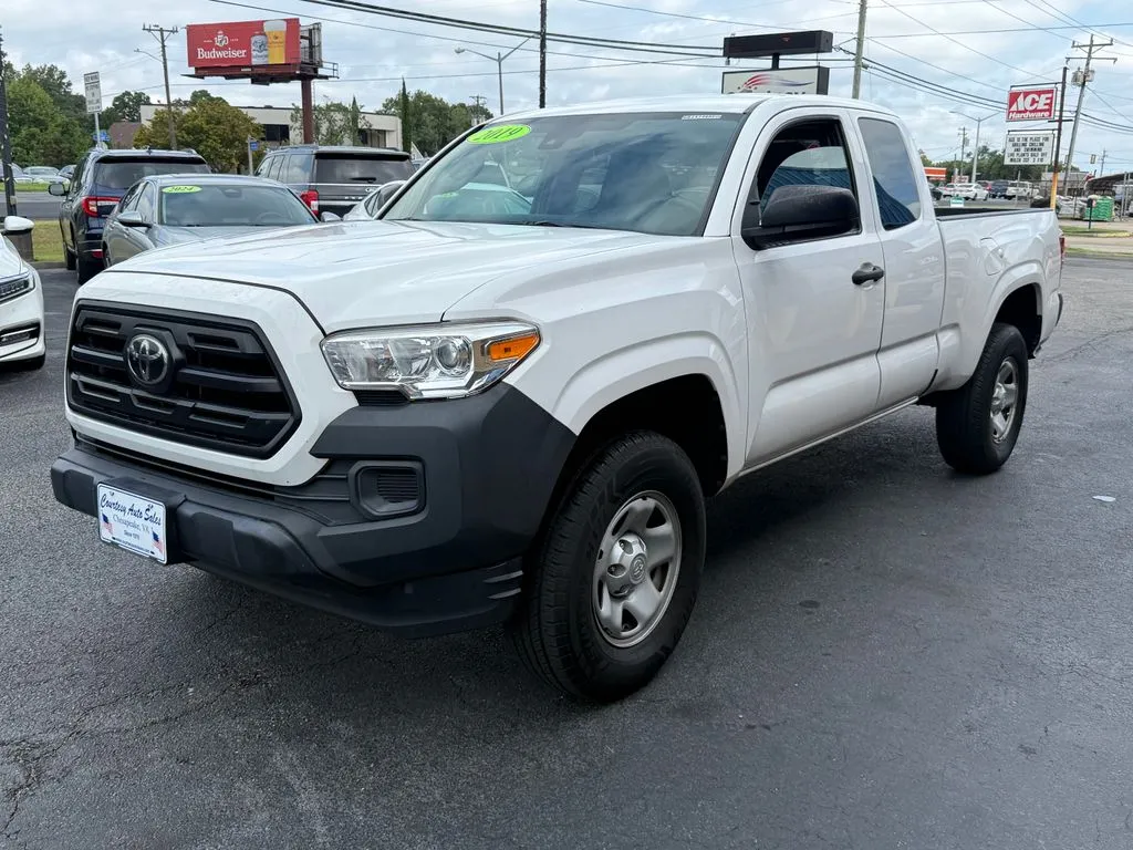 Toyota Tacoma photo 3