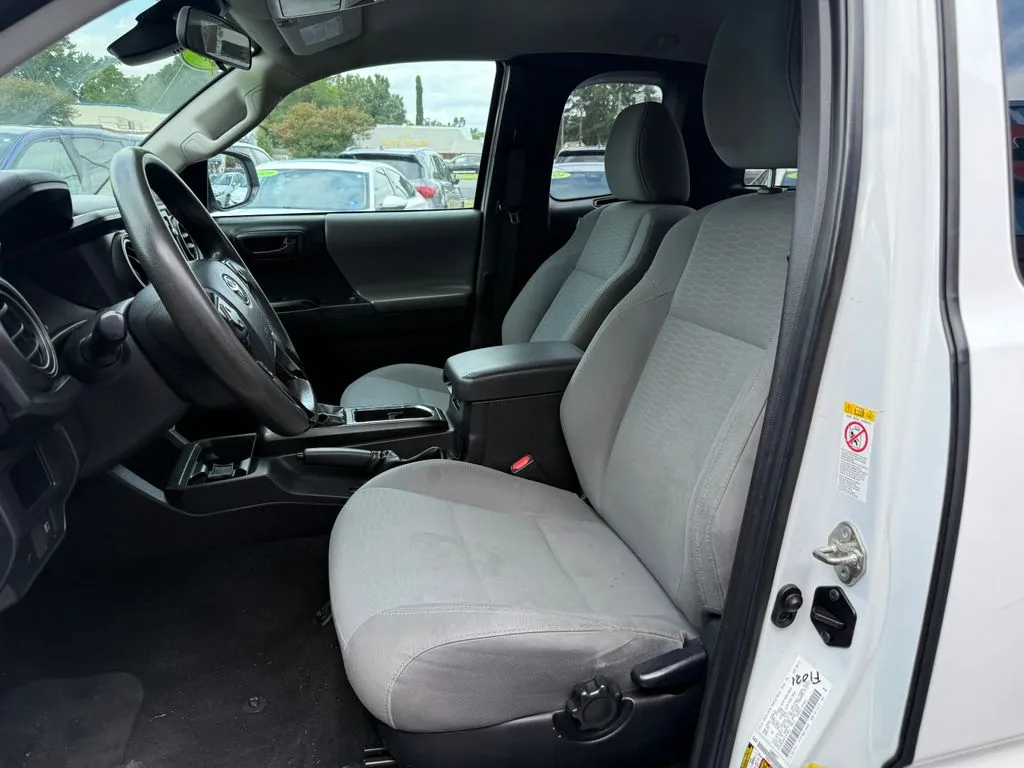 Toyota Tacoma photo 10