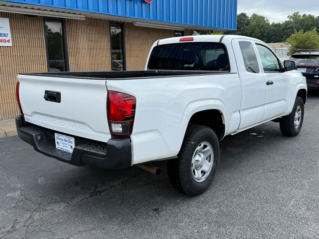 Toyota Tacoma photo 7