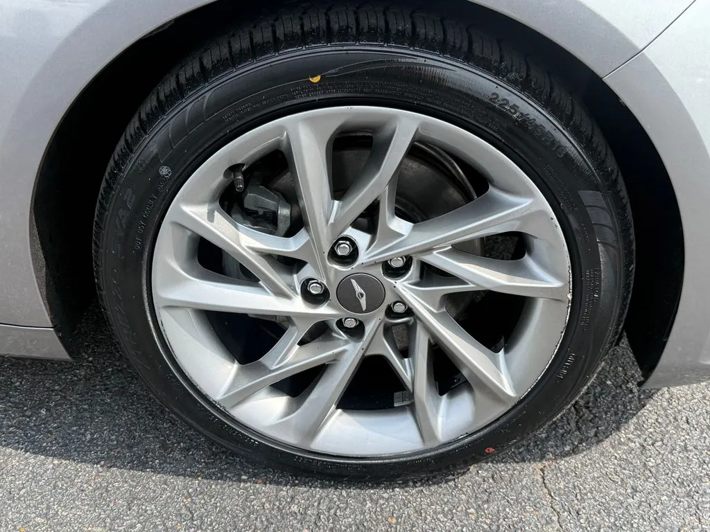 Genesis G70 photo 37