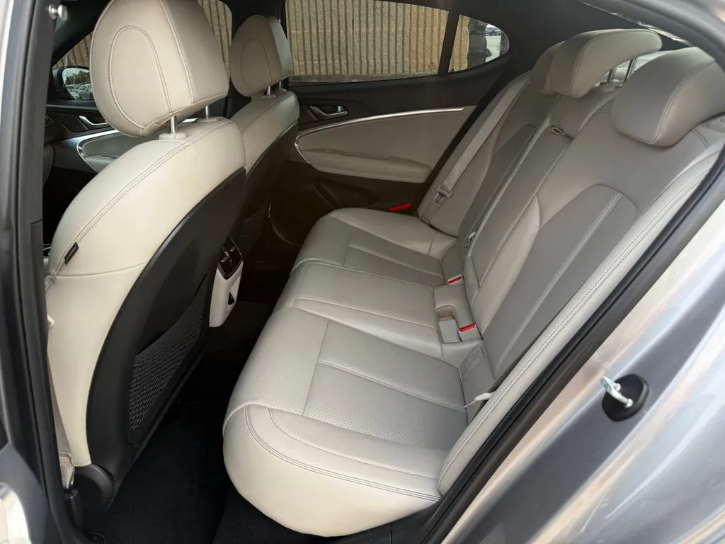 Genesis G70 photo 16