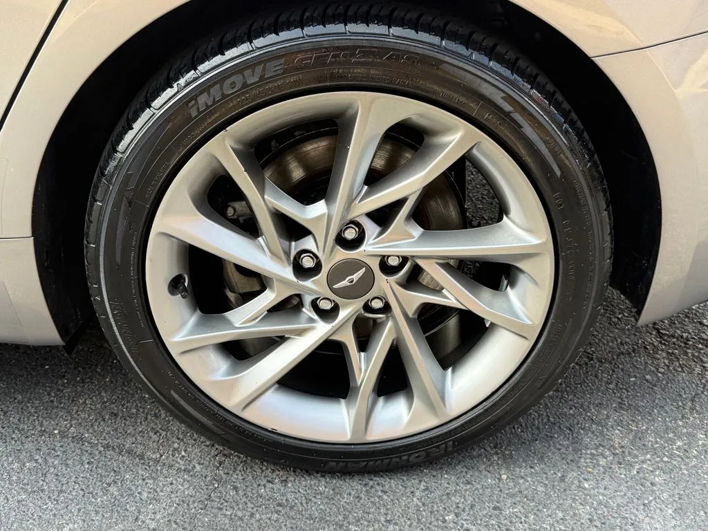 Genesis G70 photo 39