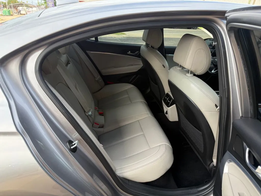Genesis G70 photo 17