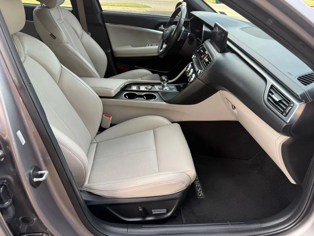 Genesis G70 photo 18