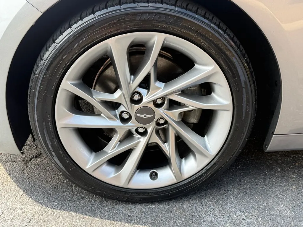 Genesis G70 photo 38