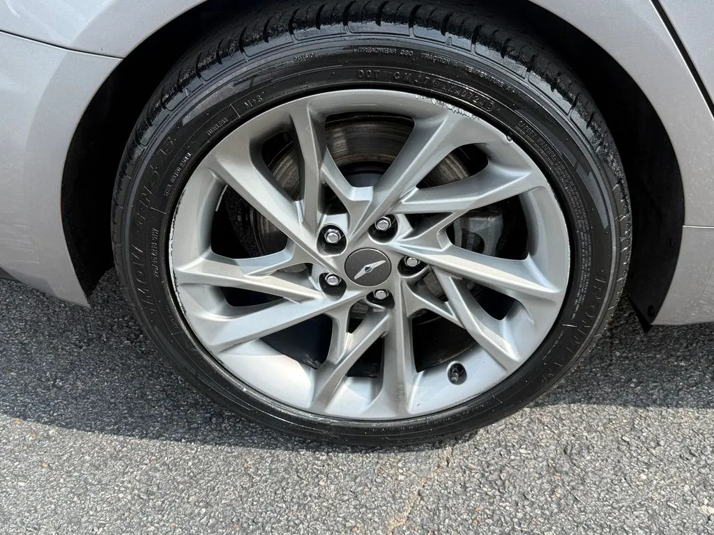 Genesis G70 photo 36
