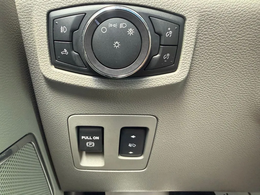 Ford F-150 photo 36