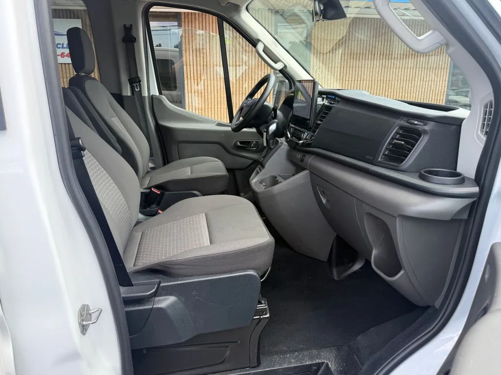 Ford Transit-350 photo 17