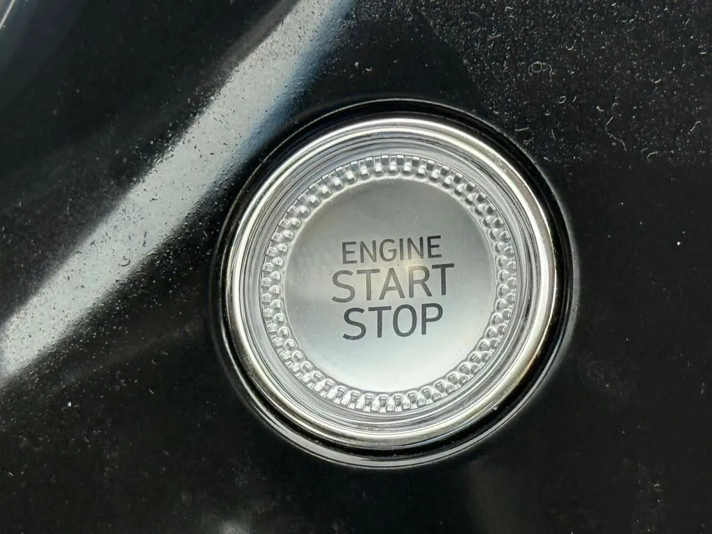 Genesis G70 photo 28