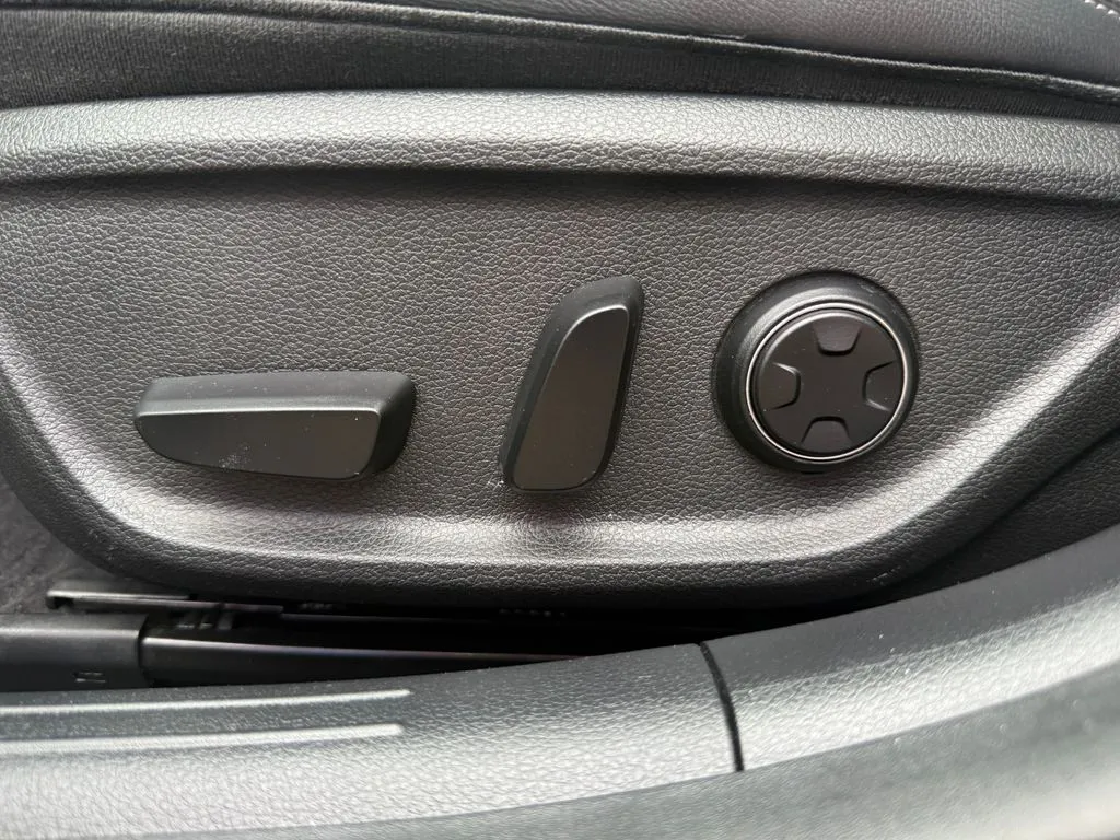 Genesis G70 photo 12