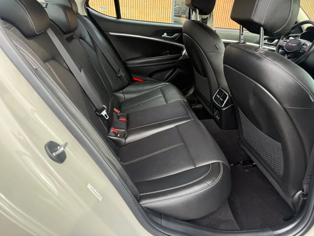 Genesis G70 photo 14