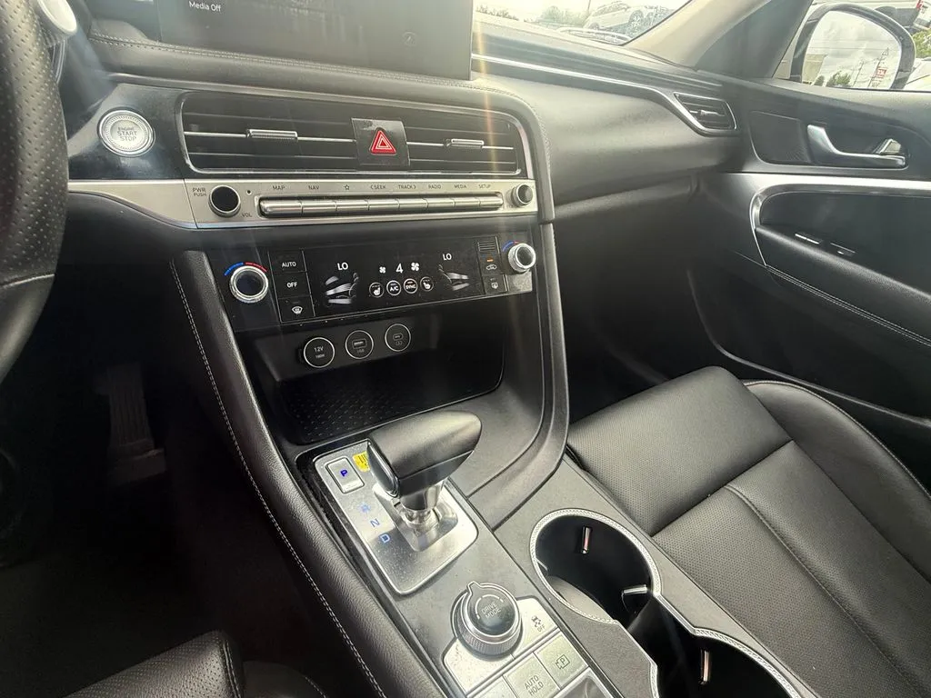 Genesis G70 photo 22
