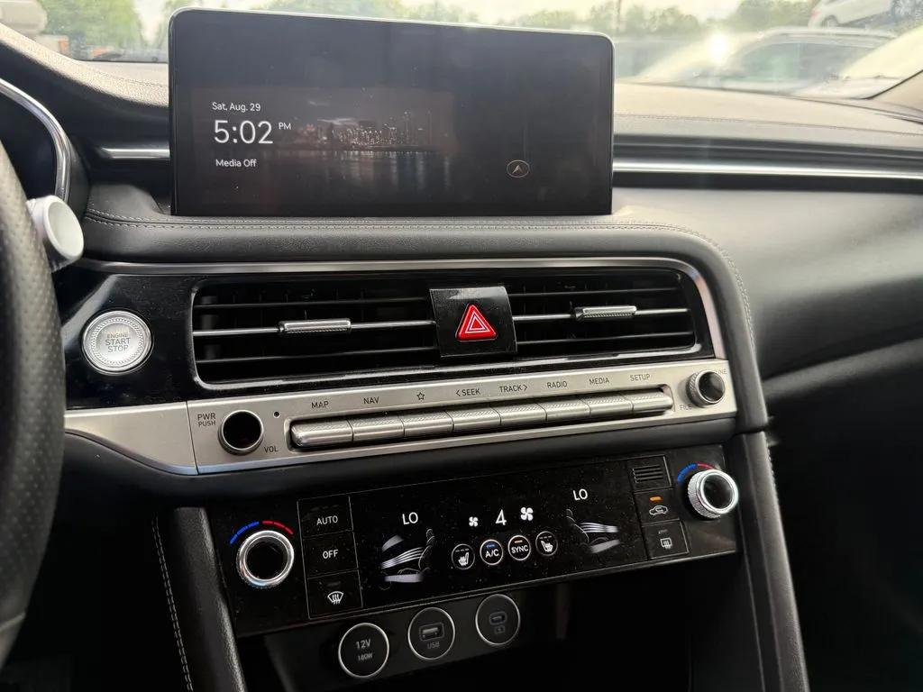 Genesis G70 photo 23