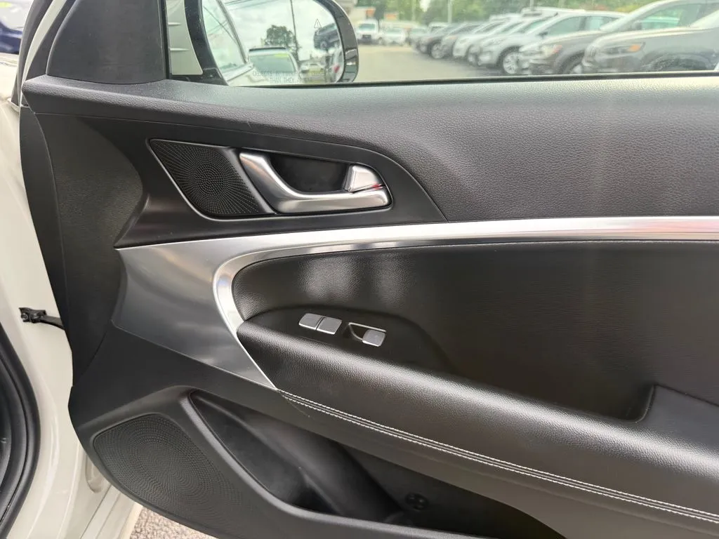 Genesis G70 photo 17