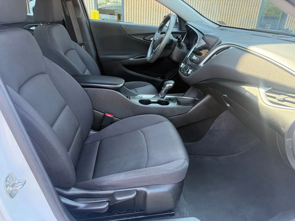 Chevrolet Malibu photo 17