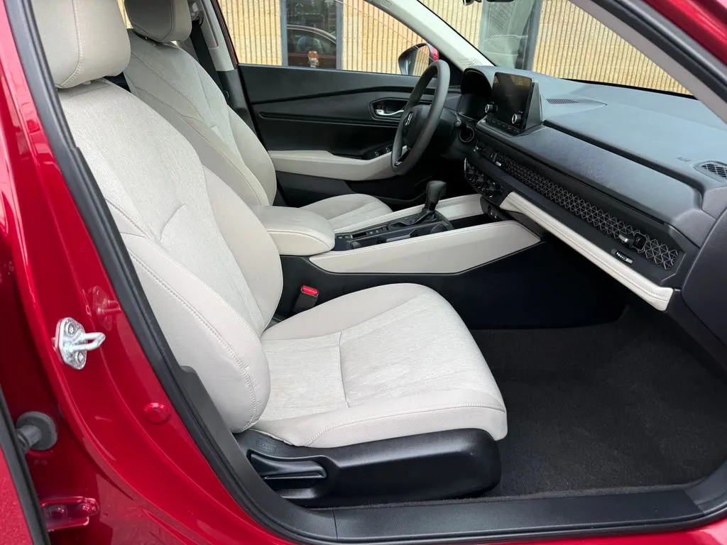 Honda Accord photo 15