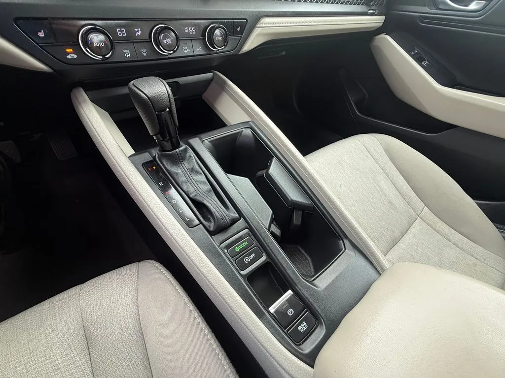 Honda Accord photo 20