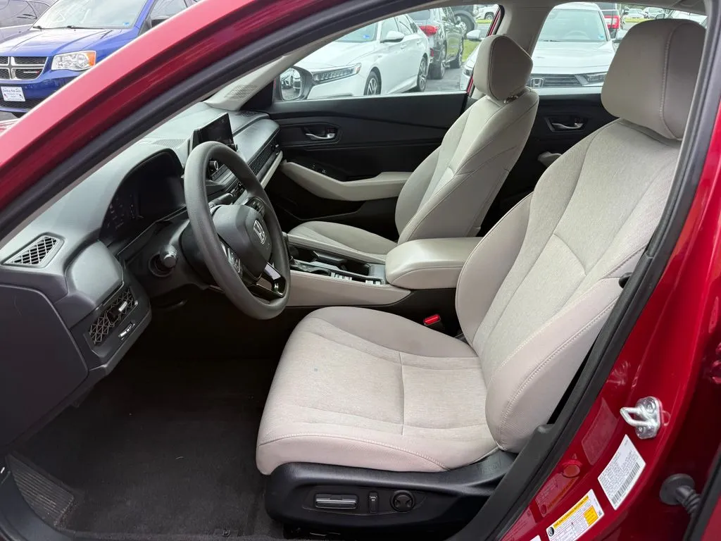 Honda Accord photo 10