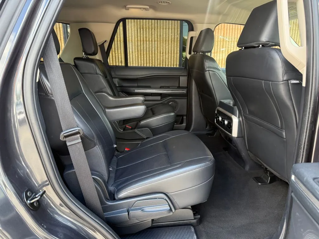 Ford Expedition photo 24