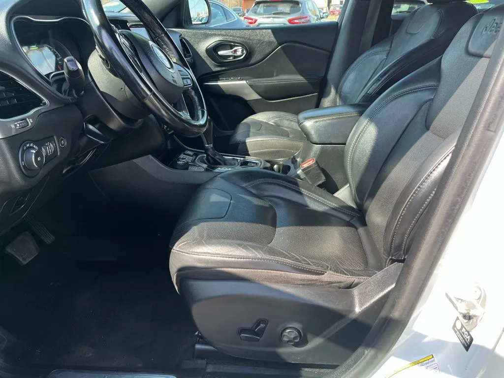 Jeep Cherokee photo 14