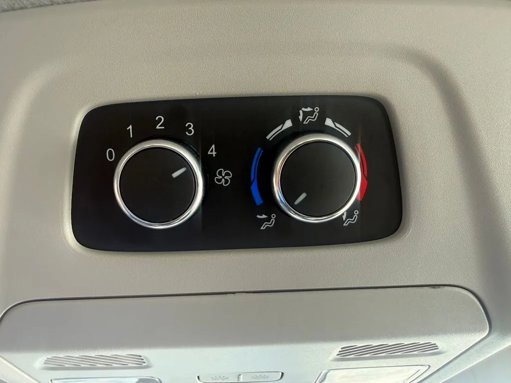 Ford Transit-350 photo 31
