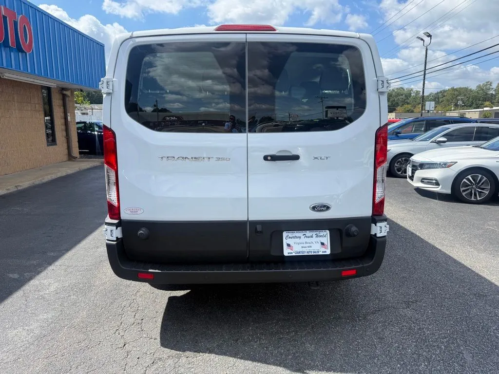 Ford Transit-350 photo 13