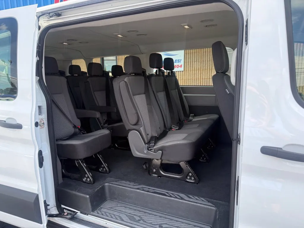 Ford Transit-350 photo 18