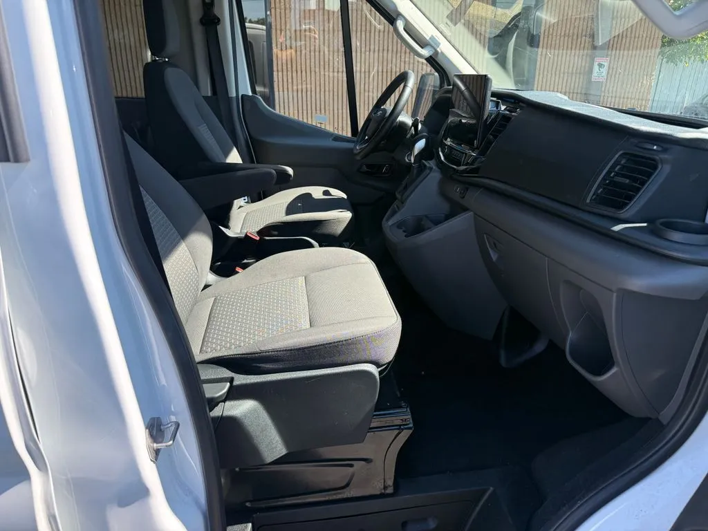 Ford Transit-350 photo 23