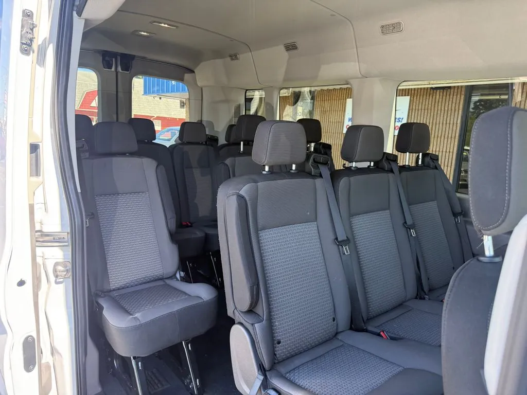 Ford Transit-350 photo 22