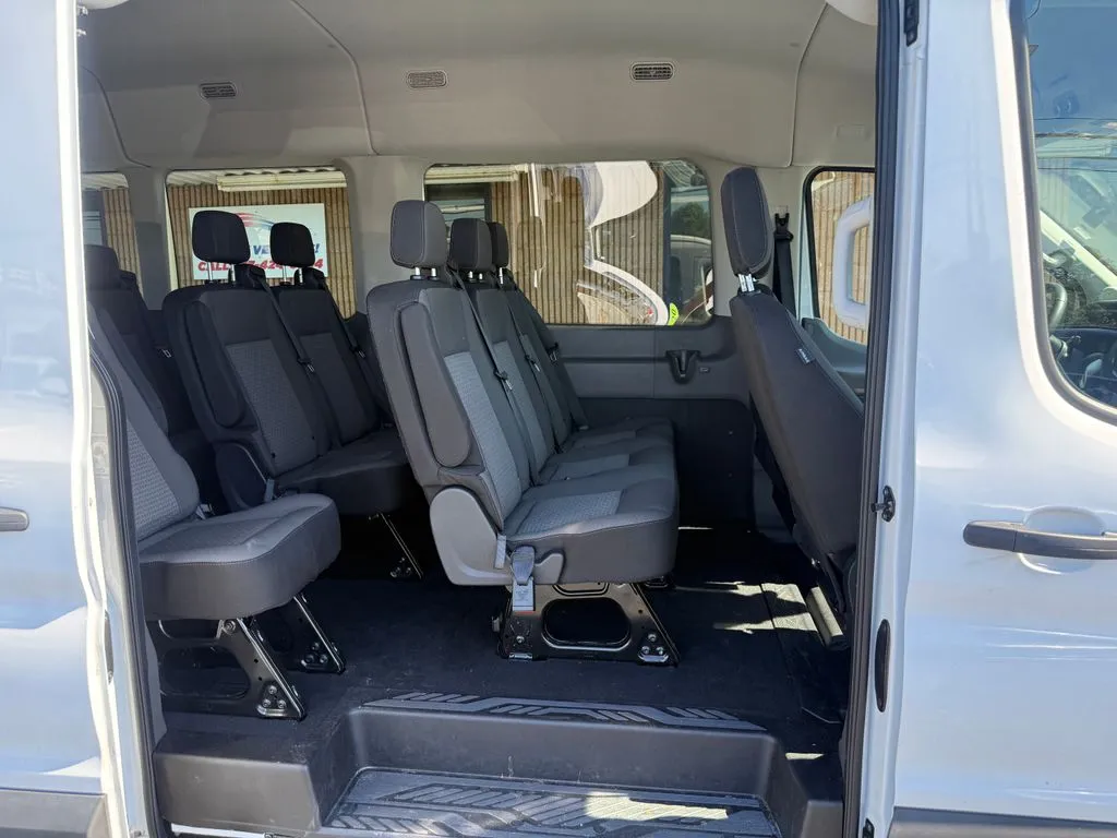 Ford Transit-350 photo 21