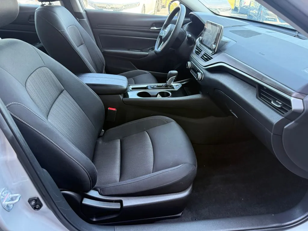 Nissan Altima photo 15