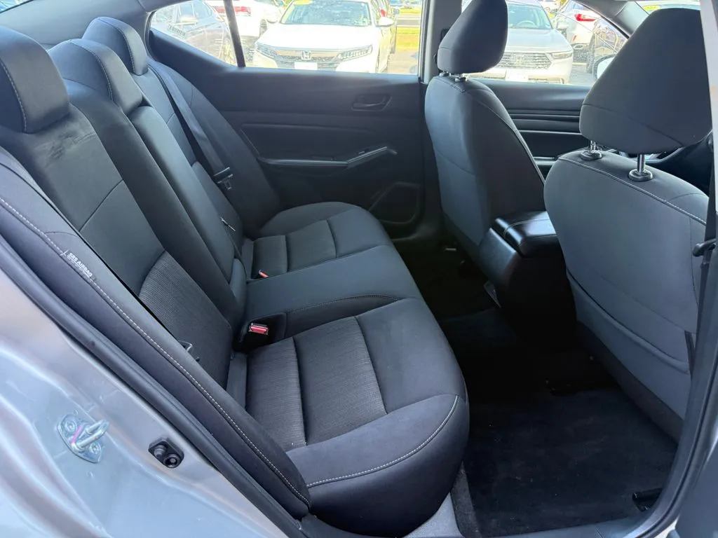 Nissan Altima photo 14