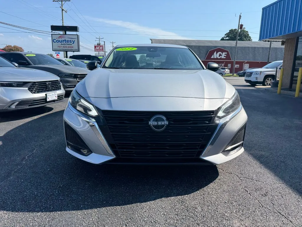 Nissan Altima photo 2