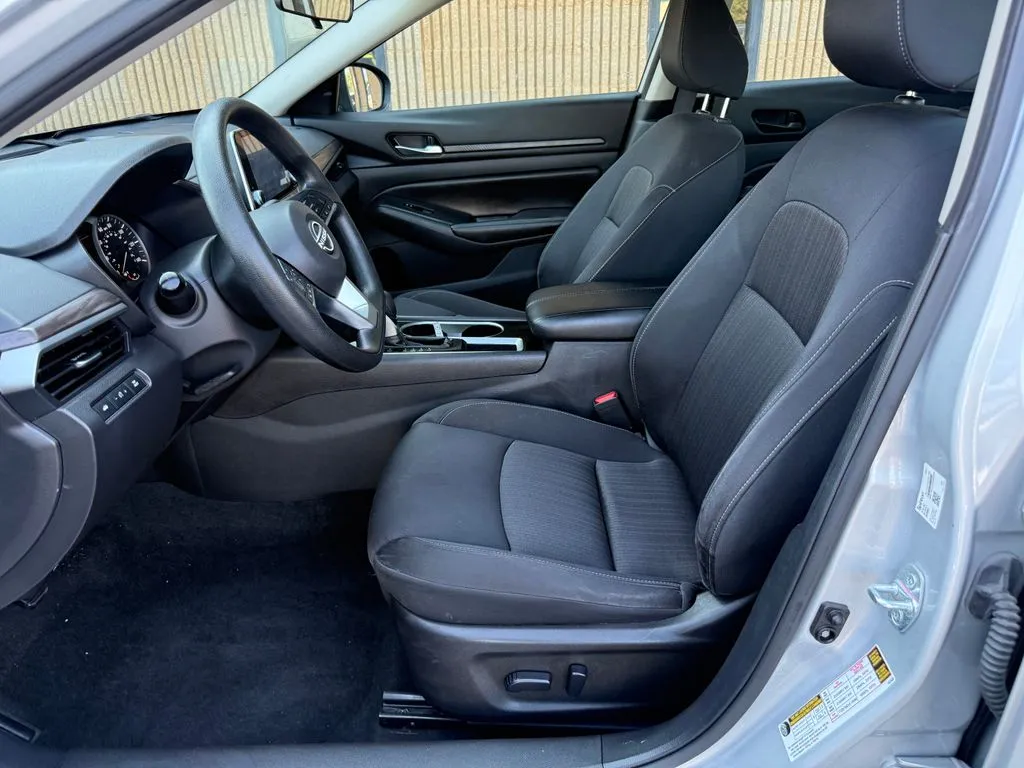 Nissan Altima photo 10
