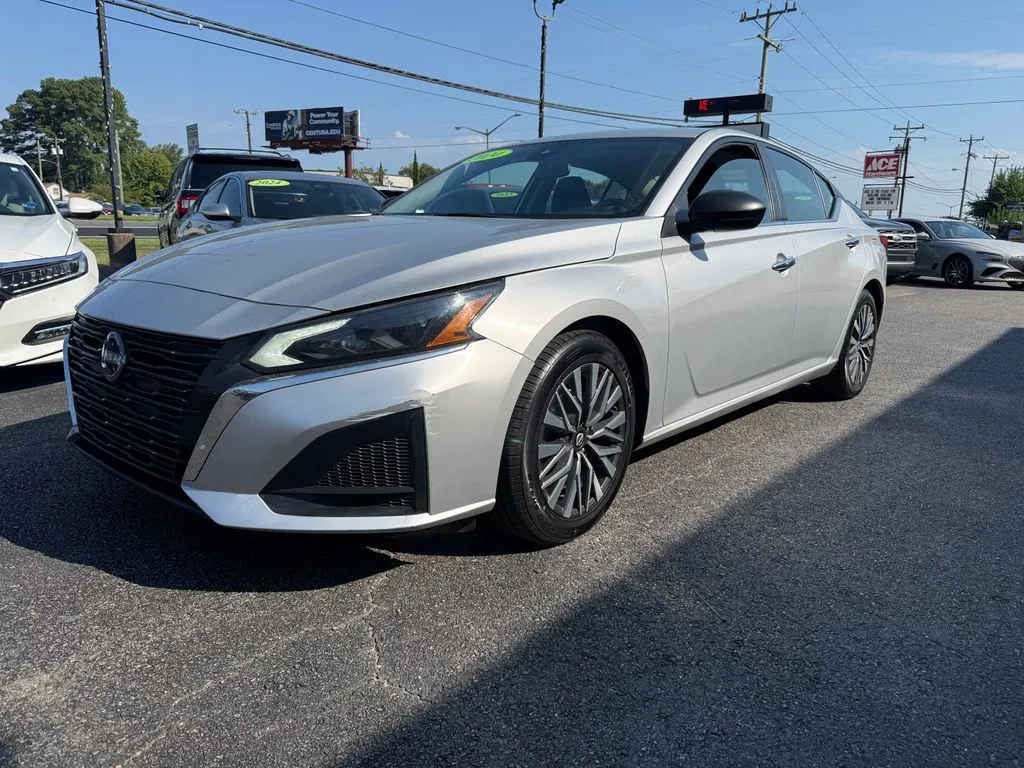 Nissan Altima photo 3