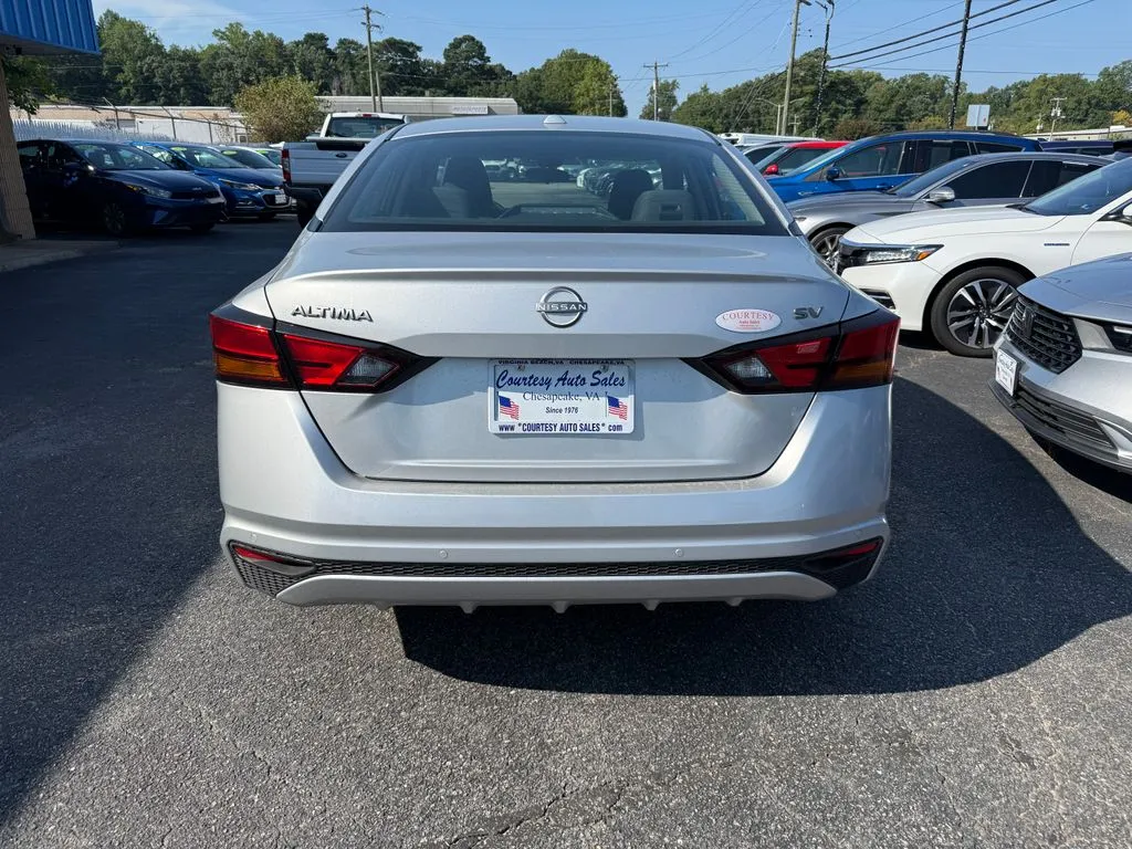 Nissan Altima photo 6