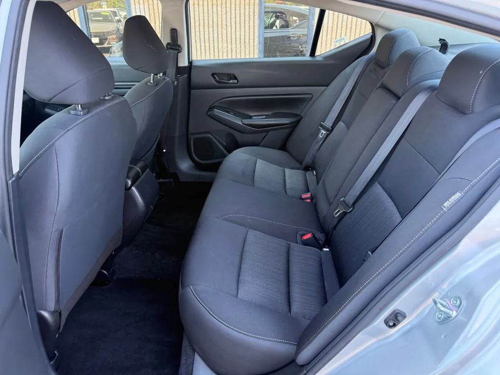 Nissan Altima photo 13
