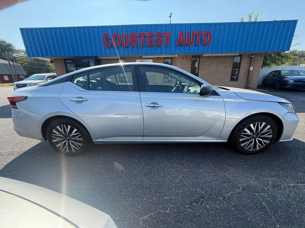 Nissan Altima photo 8