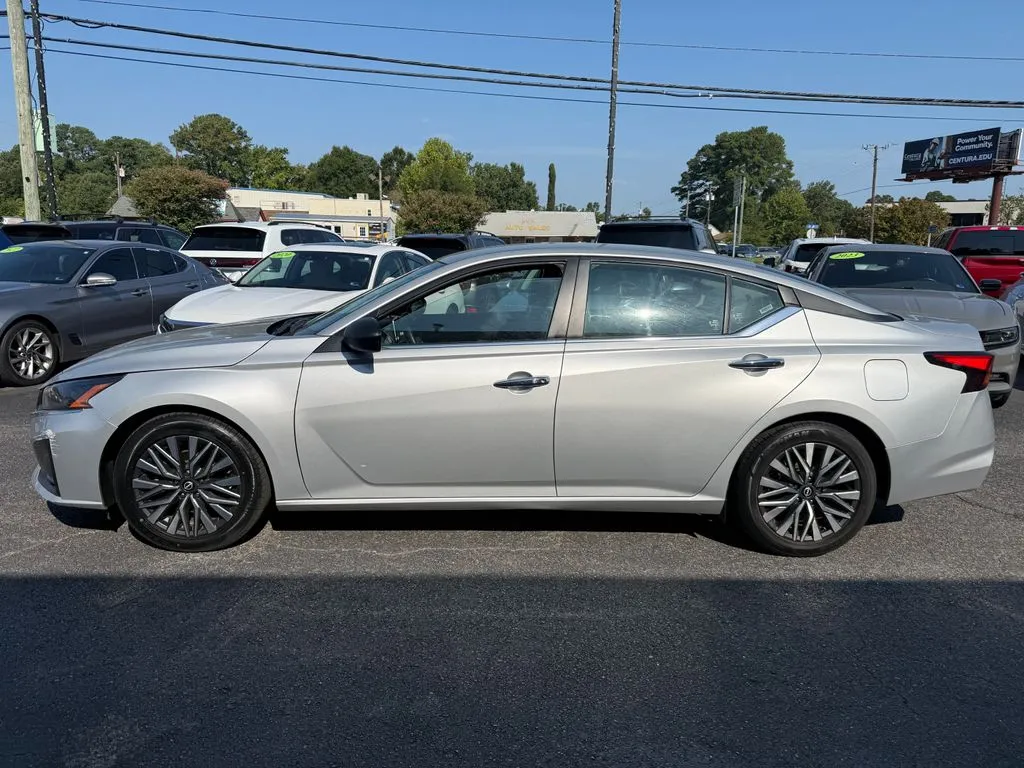 Nissan Altima photo 4