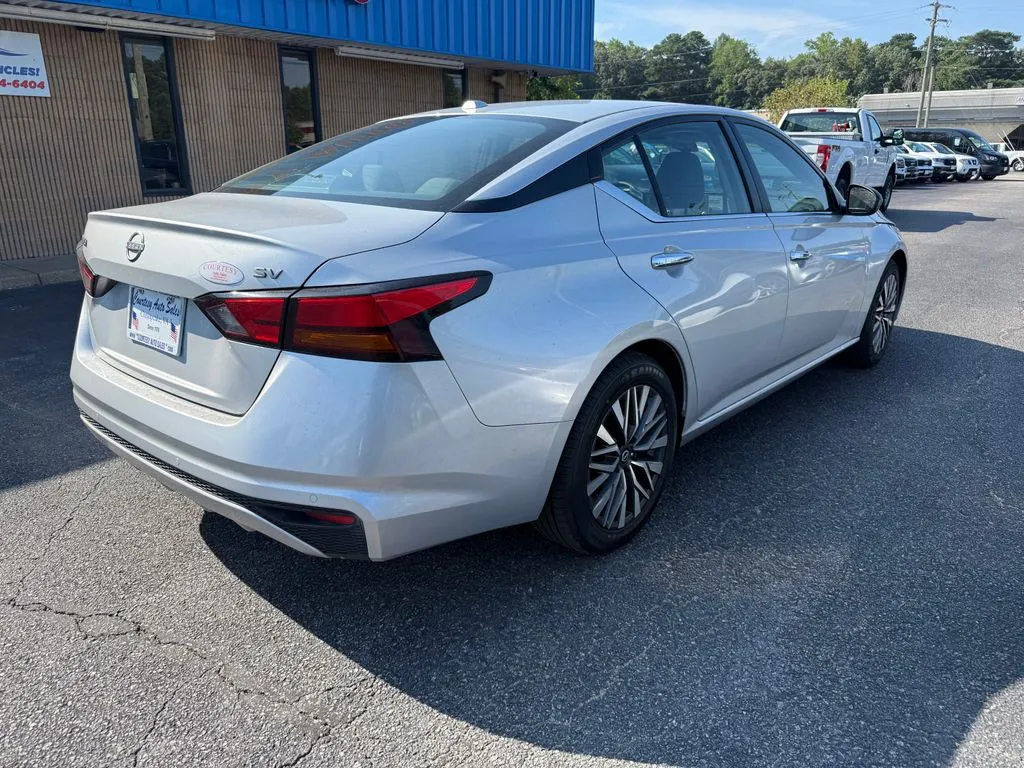 Nissan Altima photo 7