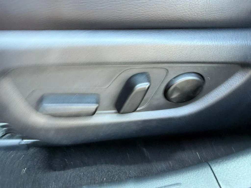 Mazda CX-50 photo 16