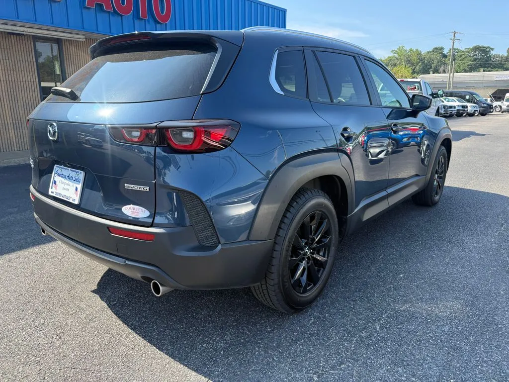 Mazda CX-50 photo 12