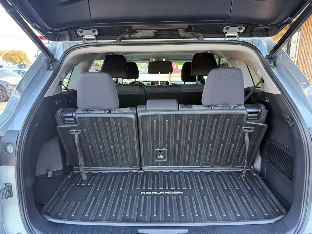 Toyota Highlander photo 2