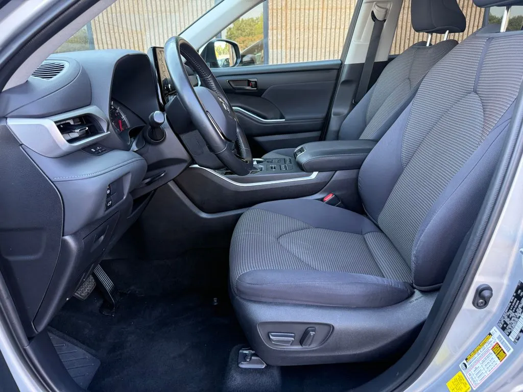 Toyota Highlander photo 14