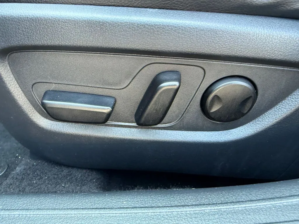Mazda CX-50 photo 17