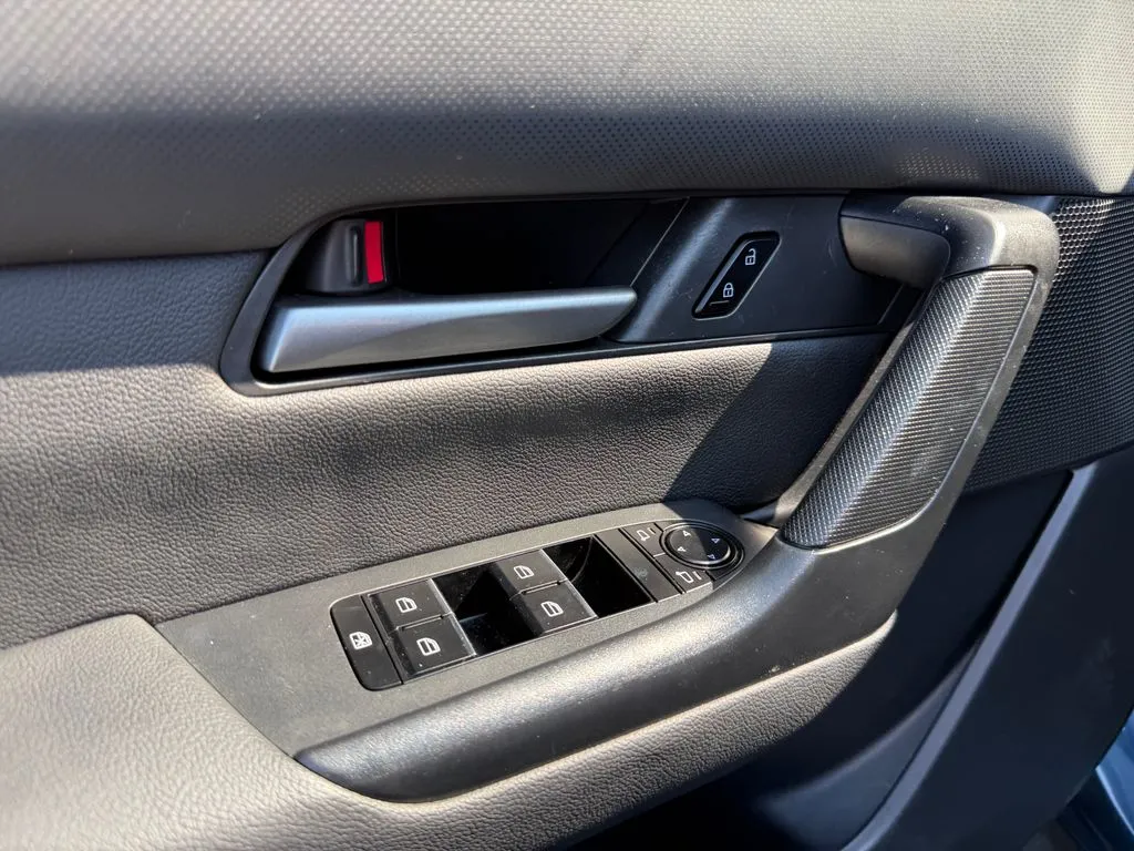 Mazda CX-50 photo 16