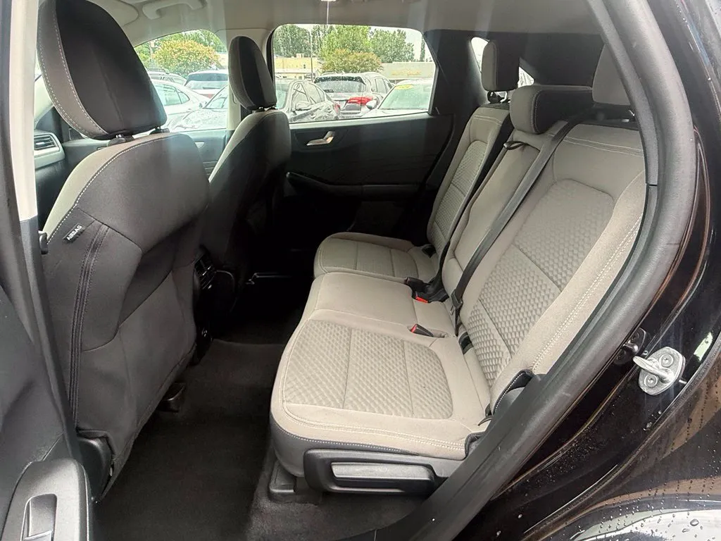 Ford Escape photo 9